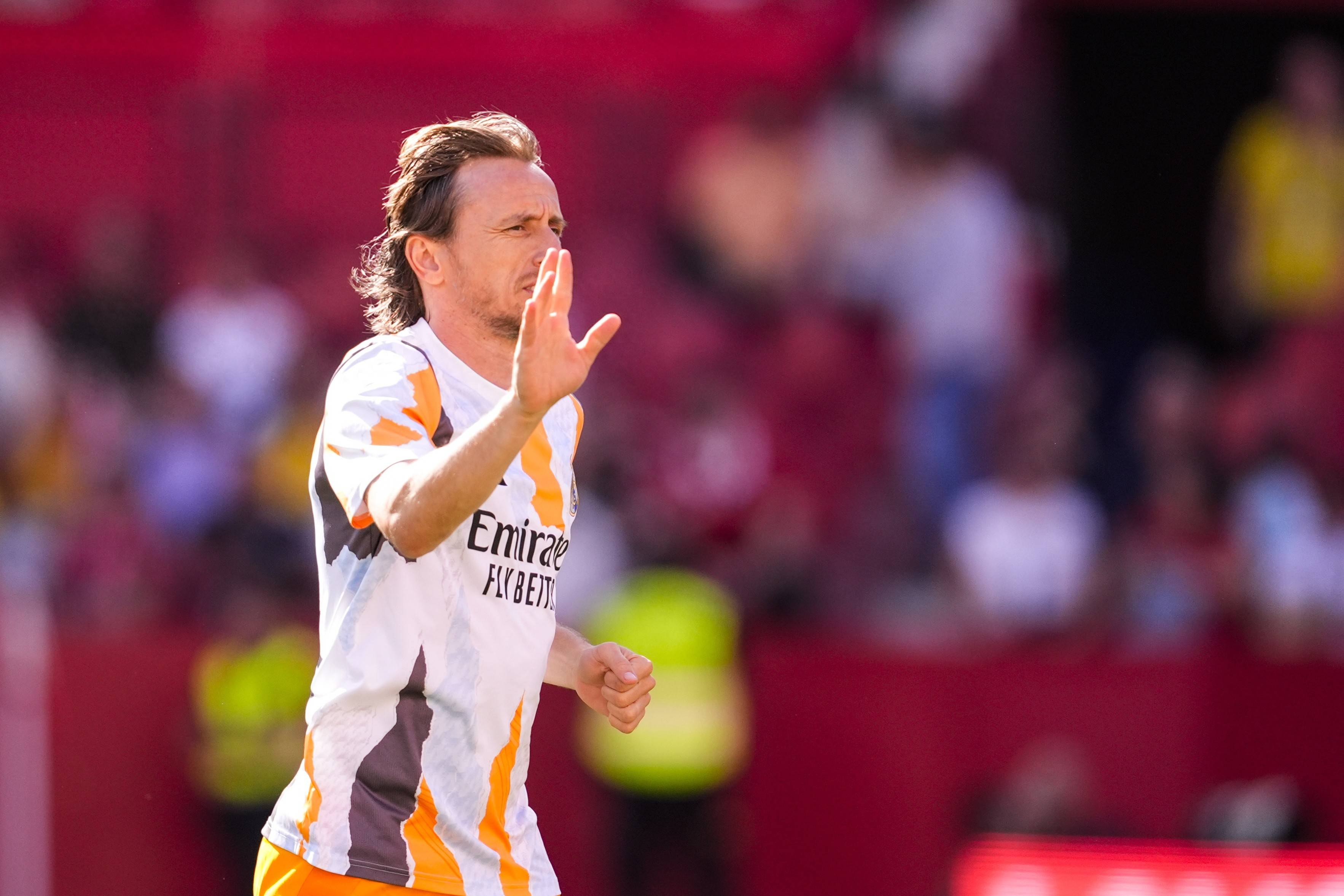 莫德里奇遭遇争议红牌，巴黎圣日耳曼乘势反超比分完成逆转的简单介绍