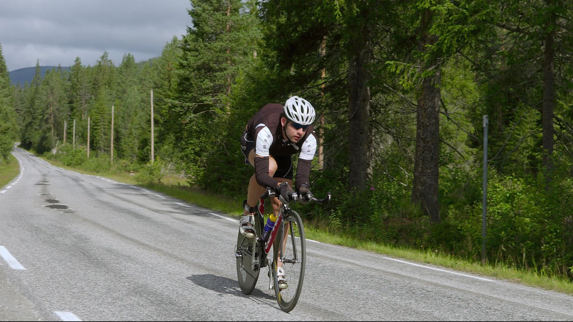 F1赛车赛场焦点！瑞士队对阵西班牙队，爆冷逆转，黑马强势击败劲敌